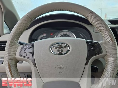 Used 2014 Toyota Sienna SE image 9