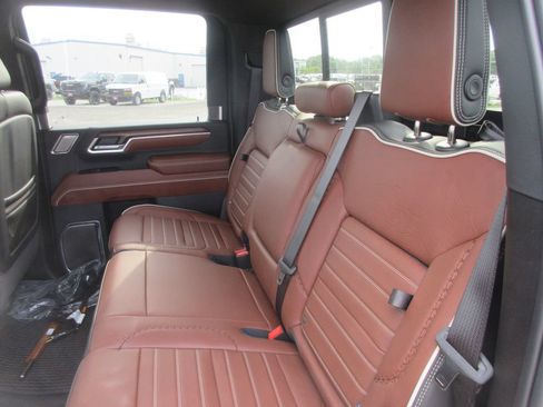 New 2026 GMC Sierra 2500 Denali Ultimate AWD/4WD image 14