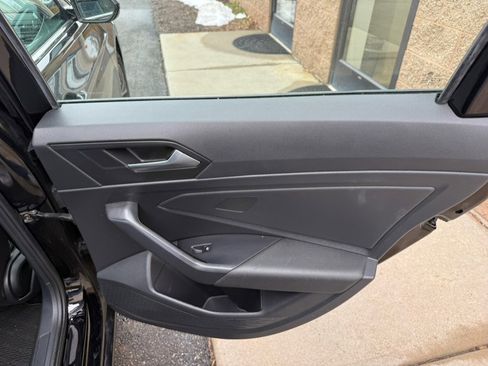 Used 2019 Volkswagen Jetta SE w/ Cold Weather Package image 27