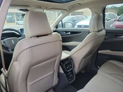 Used 2022 Lincoln Nautilus Reserve w/ Luxury Package image 30