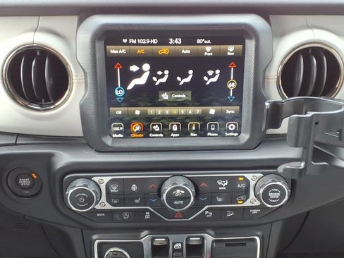 Used 2021 Jeep Wrangler Unlimited Sahara AWD/4WD image 18