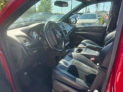 Used 2015 Dodge Grand Caravan SXT FWD image 12