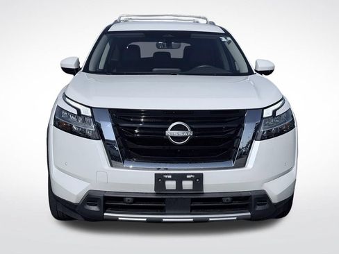 Used 2023 Nissan Pathfinder SL AWD/4WD image 2