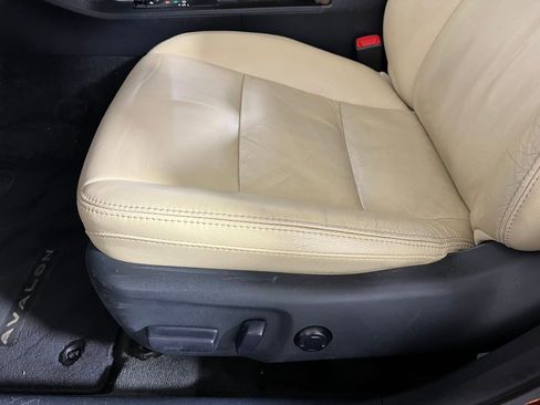 Used 2013 Toyota Avalon XLE image 12