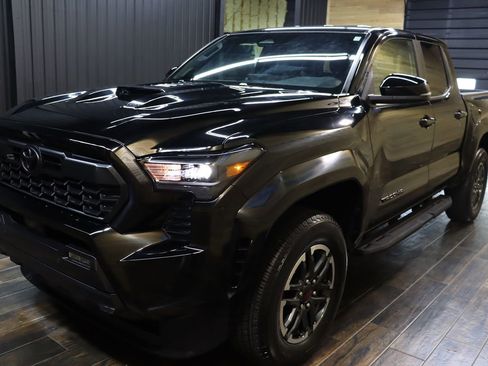 Used 2024 Toyota Tacoma TRD Sport image 6