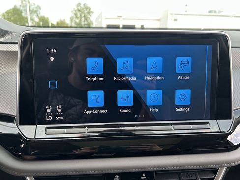 Certified 2025 Volkswagen Atlas Peak Edition SE AWD/4WD image 12