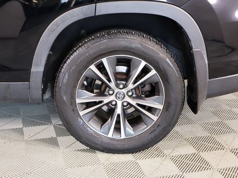 Used 2019 Toyota Highlander LE image 17