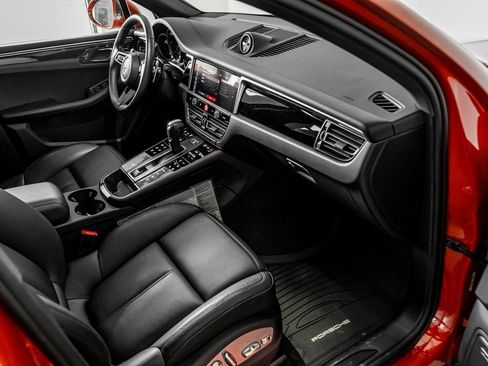 Certified 2024 Porsche Macan AWD/4WD image 24