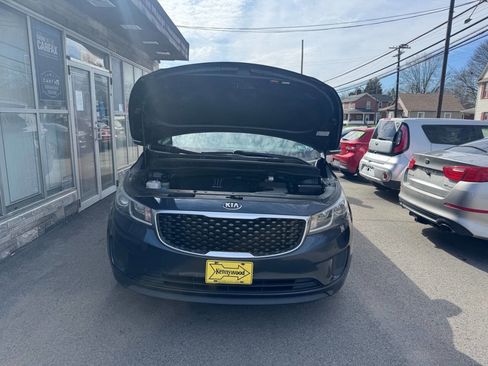 Used 2016 Kia Sedona LX w/ LX Convenience Package image 7