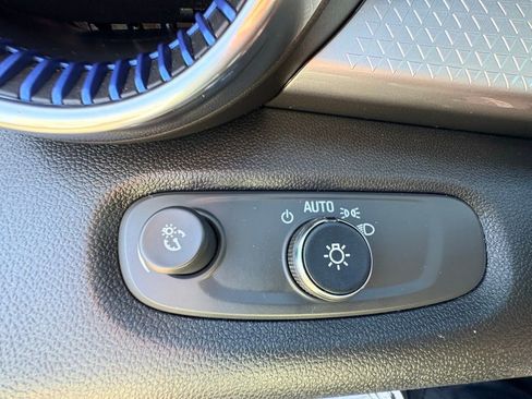 Used 2024 Chevrolet Trax LT w/ LT Convenience Package image 24