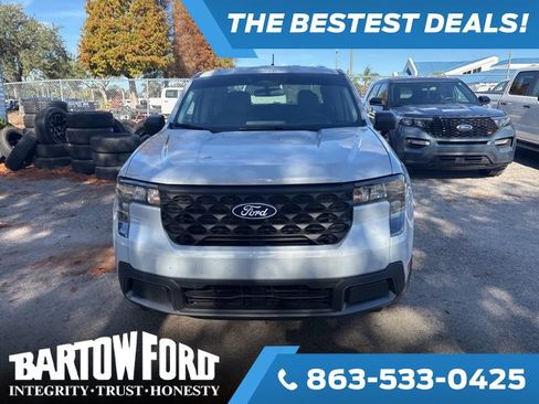 Used 2025 Ford Maverick XLT image 2