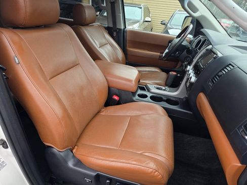 Used 2013 Toyota Sequoia Platinum AWD/4WD image 39