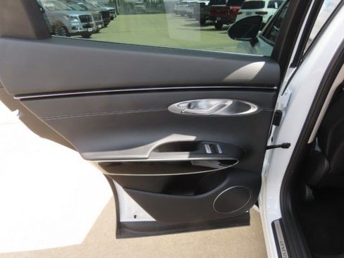 Used 2025 Genesis GV70 2.5T AWD/4WD image 18