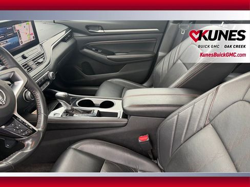 Used 2023 Nissan Altima 2.5 SR w/ SR Premium Package FWD image 8