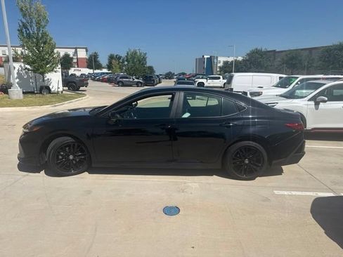 Used 2025 Toyota Camry SE FWD image 6