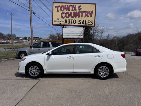 Used 2014 Toyota Camry LE image 4
