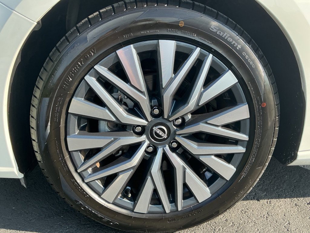 Used 2025 Nissan Altima 2.5 SV FWD image 5