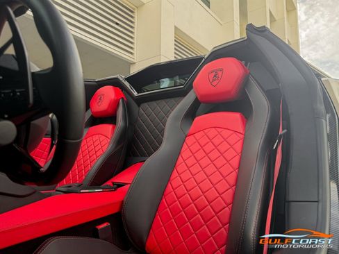 Used 2018 Lamborghini Aventador S image 24