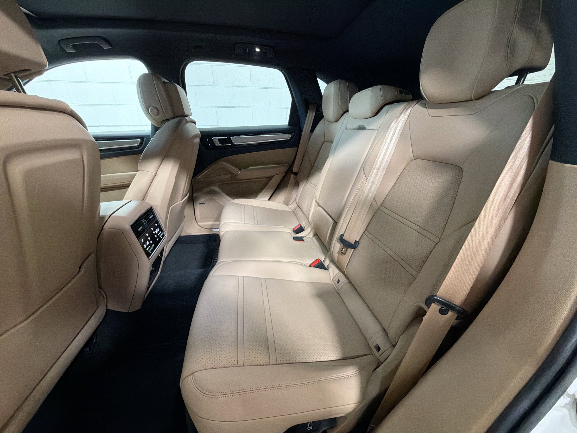Certified 2023 Porsche Cayenne Platinum Edition AWD/4WD image 21