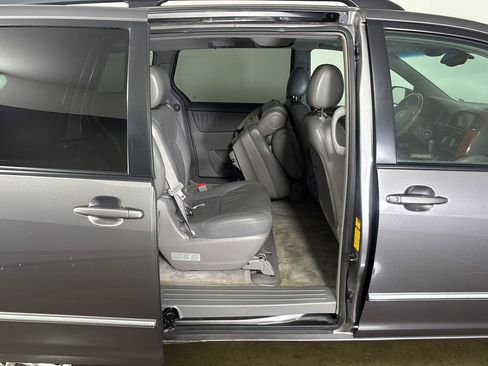 Used 2005 Toyota Sienna XLE Limited w/ XLE Limited Pkg 2 AWD/4WD image 16