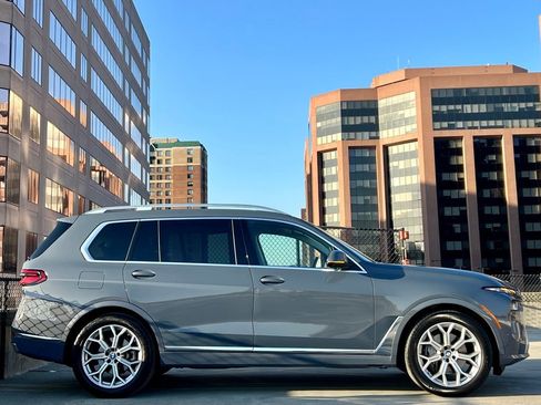 Used 2024 BMW X7 xDrive40i w/ Premium Package image 7