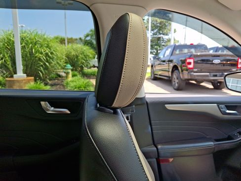 Certified 2022 Ford Escape SEL w/ Technology Package FWD image 12
