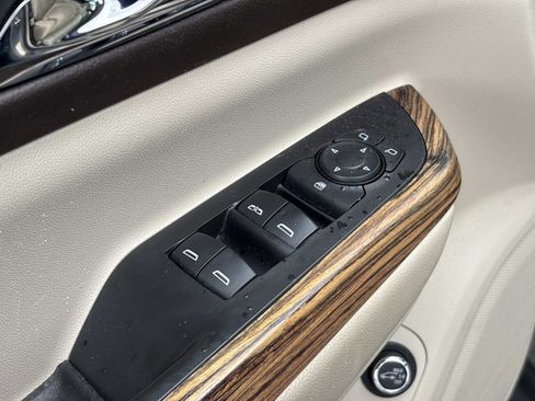Used 2019 GMC Acadia Denali w/ Technology Package FWD image 14