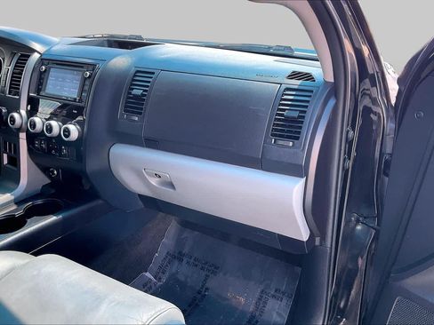 Used 2016 Toyota Sequoia SR5 RWD image 19