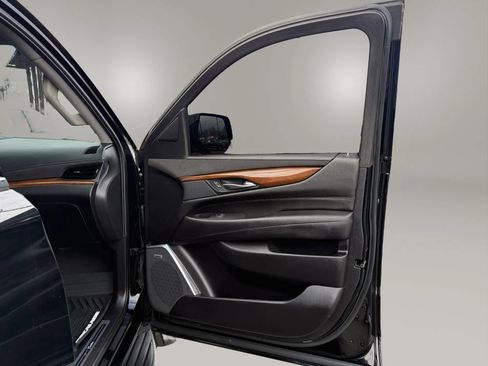 Used 2019 Cadillac Escalade ESV Luxury image 33