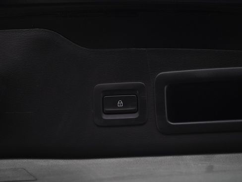Used 2025 MAZDA MAZDA3 2.5 S Hatchback w/ Premium Pkg FWD image 19