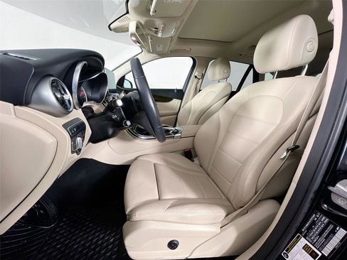 Used 2018 Mercedes-Benz GLC 300 4MATIC image 19