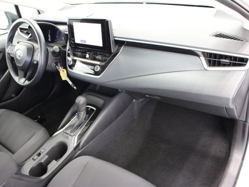 Used 2026 Toyota Corolla LE FWD image 33