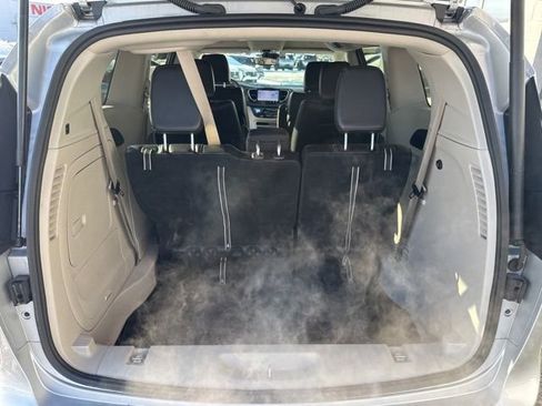 Used 2024 Chrysler Pacifica Select image 23