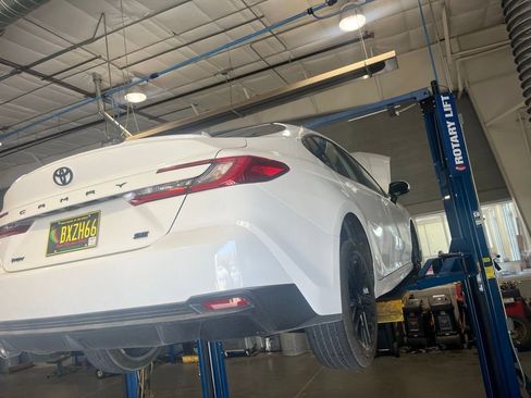 Used 2025 Toyota Camry SE w/ Convenience Package FWD image 5