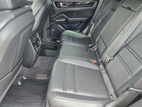 Used 2021 Porsche Cayenne S AWD/4WD image 28