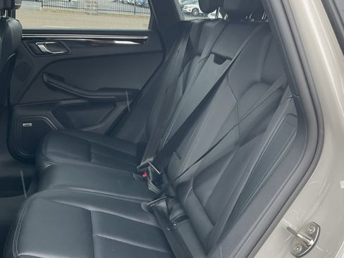 Used 2023 Porsche Macan AWD/4WD image 4