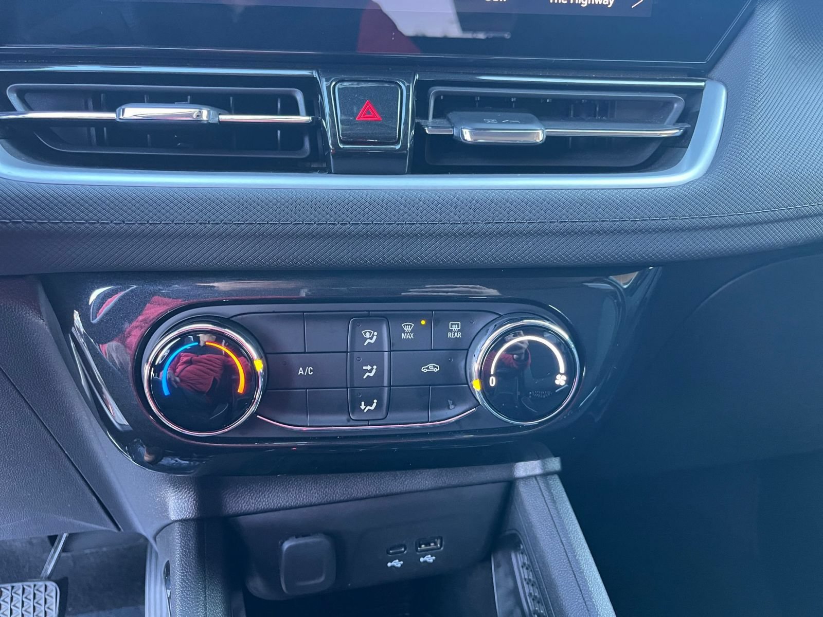 Used 2025 Chevrolet TrailBlazer LT AWD/4WD image 22