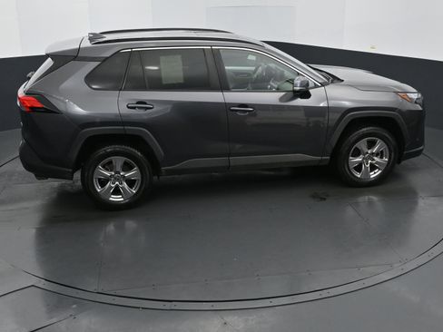 Used 2022 Toyota RAV4 XLE image 32