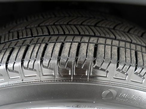 Used 2025 Ford Explorer ST-Line image 33