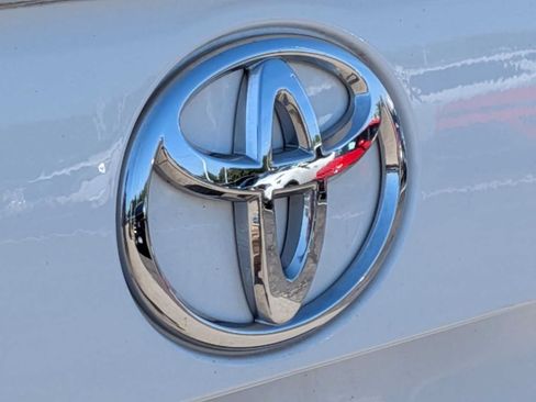 Used 2020 Toyota RAV4 XLE AWD/4WD image 12
