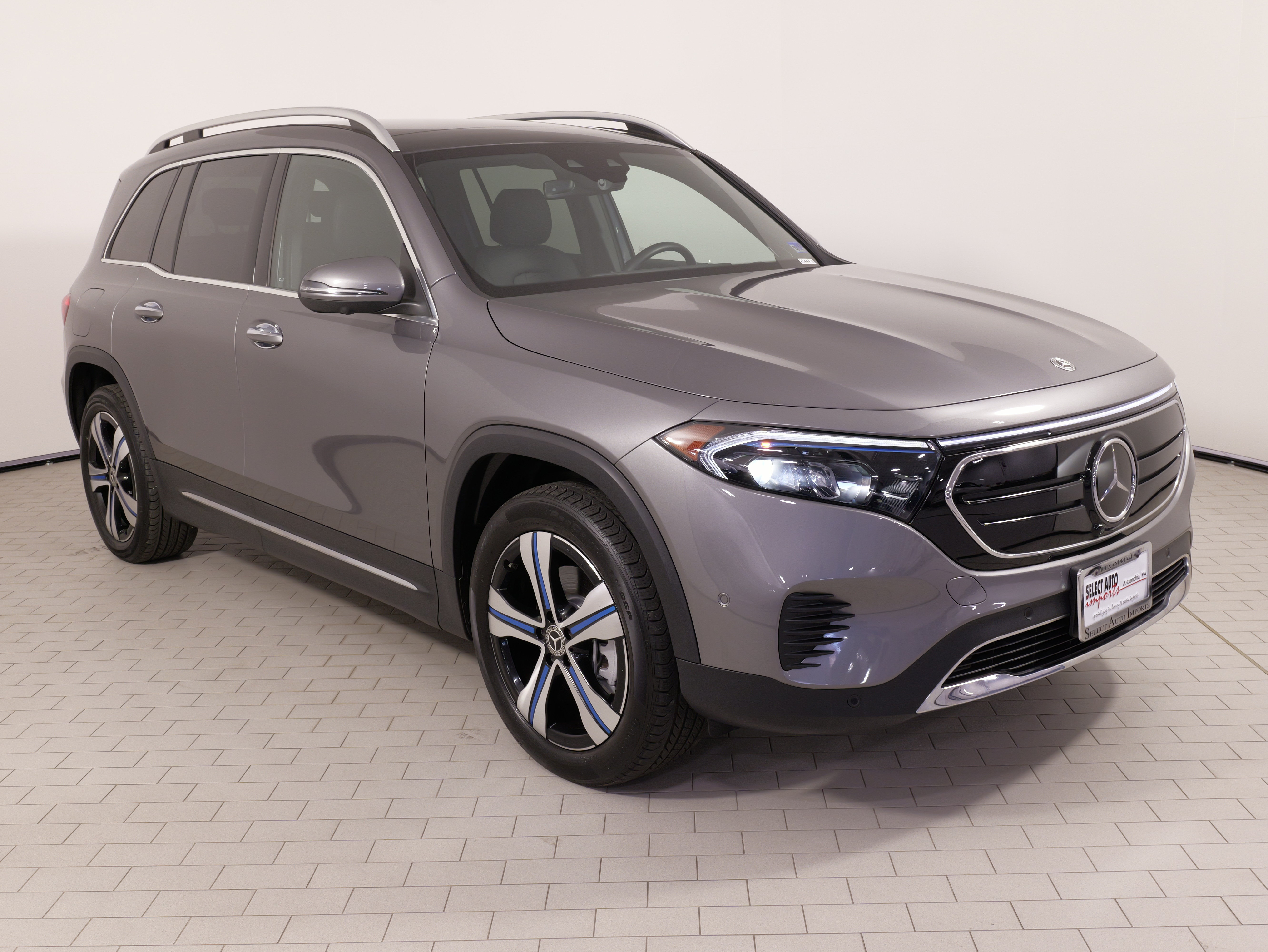 Used 2023 Mercedes-Benz EQB 350 4MATIC SUV image 6