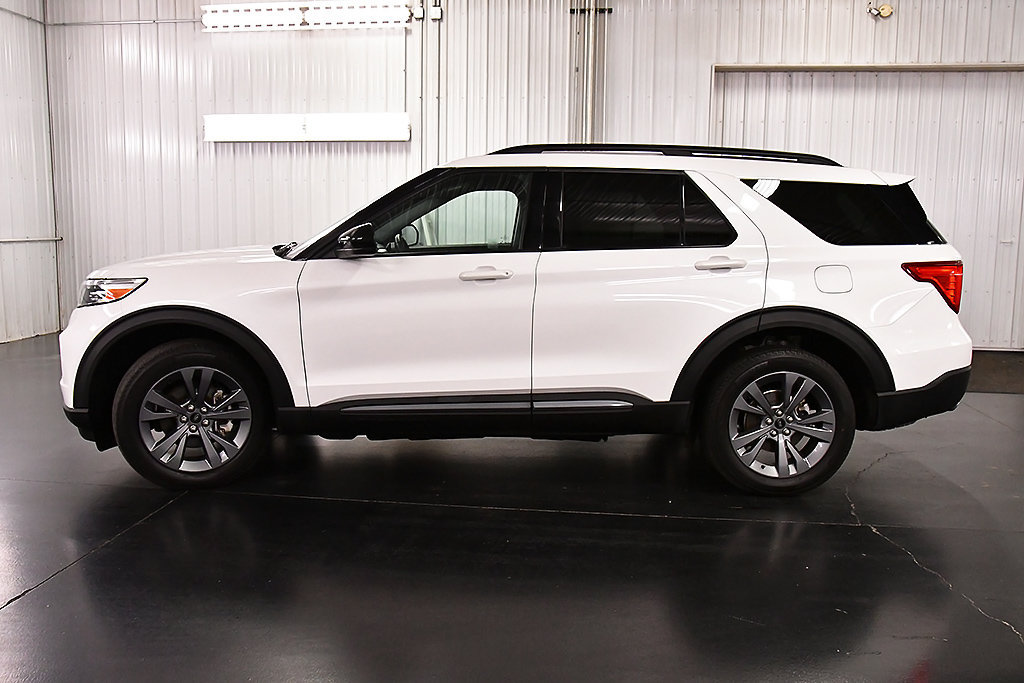 Used 2023 Ford Explorer XLT w/ Equipment Group 202A AWD/4WD image 4