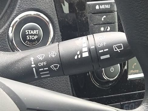 Used 2020 Nissan Rogue Sport SV AWD/4WD image 36