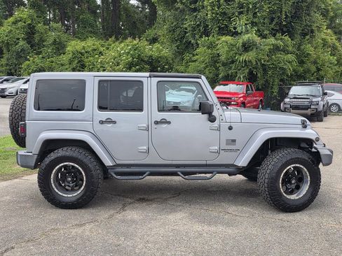 Used 2015 Jeep Wrangler Unlimited Sahara AWD/4WD image 35
