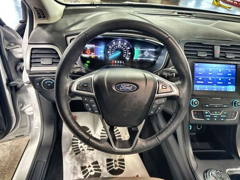 Used 2020 Ford Fusion SE w/ Equipment Group 151A image 17