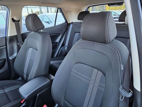 Used 2022 Hyundai Venue SEL image 11