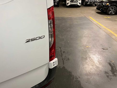 Used 2025 Mercedes-Benz Sprinter 2500 image 16