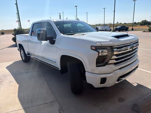 Used 2024 Chevrolet Silverado 2500 High Country w/ High Country Premium Package AWD/4WD image 15