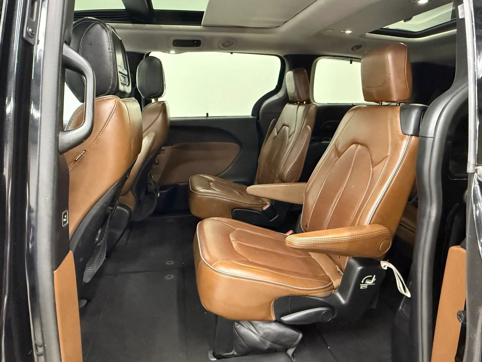 Used 2017 Chrysler Pacifica Limited FWD image 17
