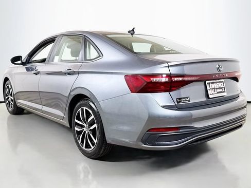 Used 2025 Volkswagen Jetta SE FWD image 6